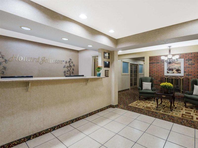 Howard Johnson By Wyndham Springfield Exterior photo