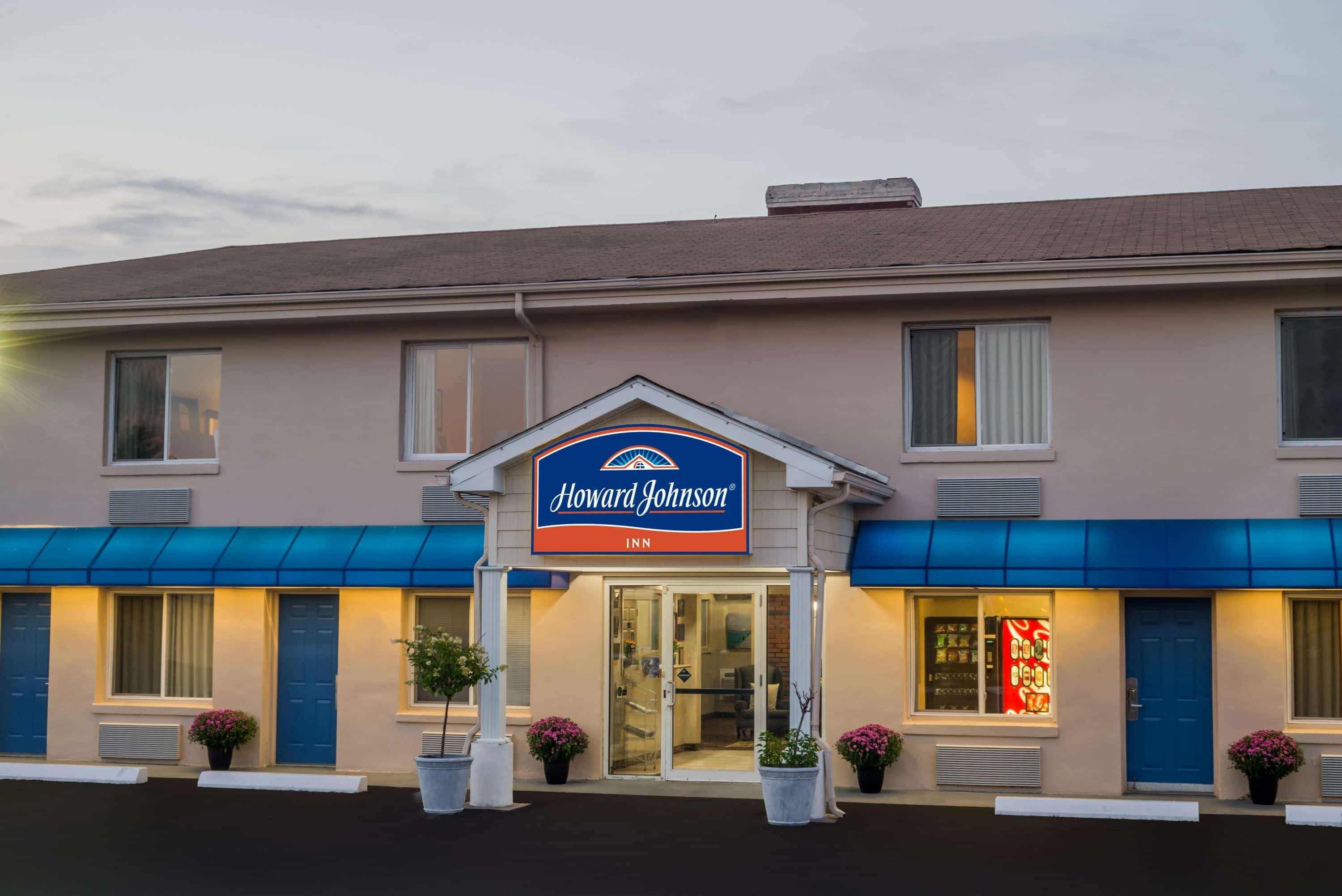 Howard Johnson By Wyndham Springfield Exterior photo