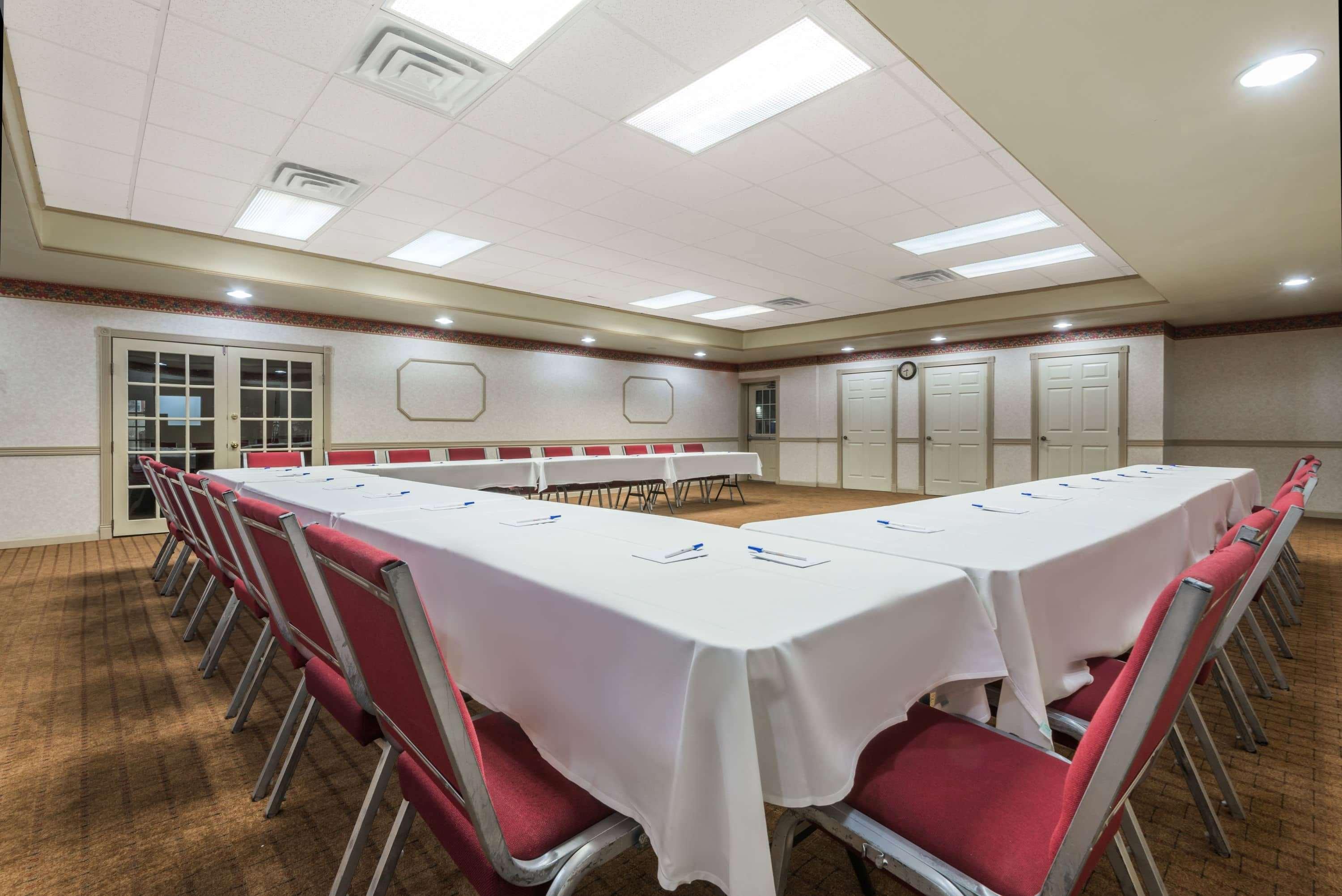 Howard Johnson By Wyndham Springfield Exterior photo