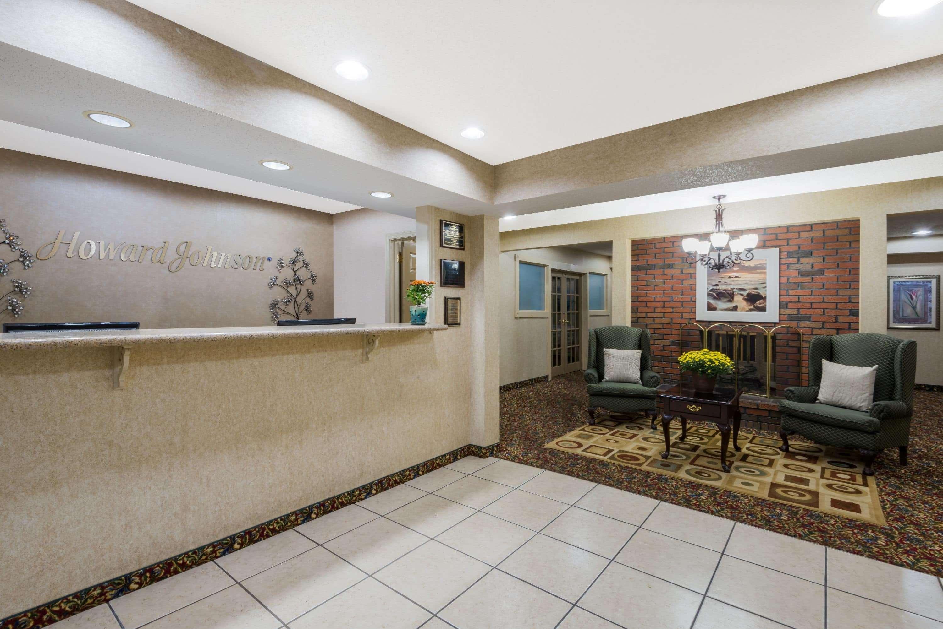 Howard Johnson By Wyndham Springfield Exterior photo