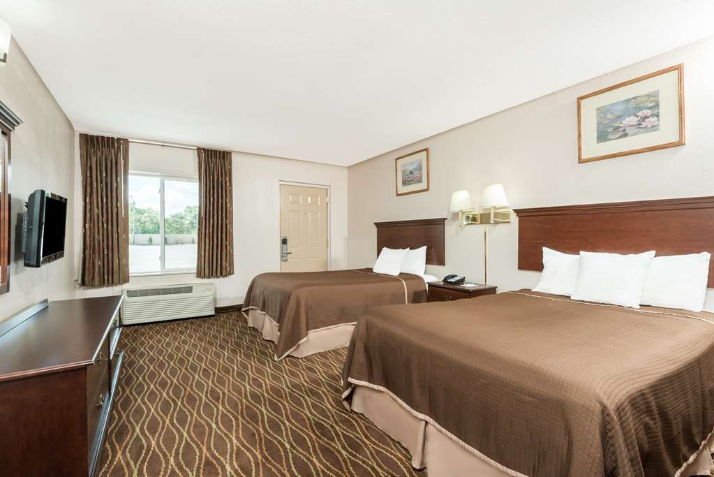 Howard Johnson By Wyndham Springfield Room photo