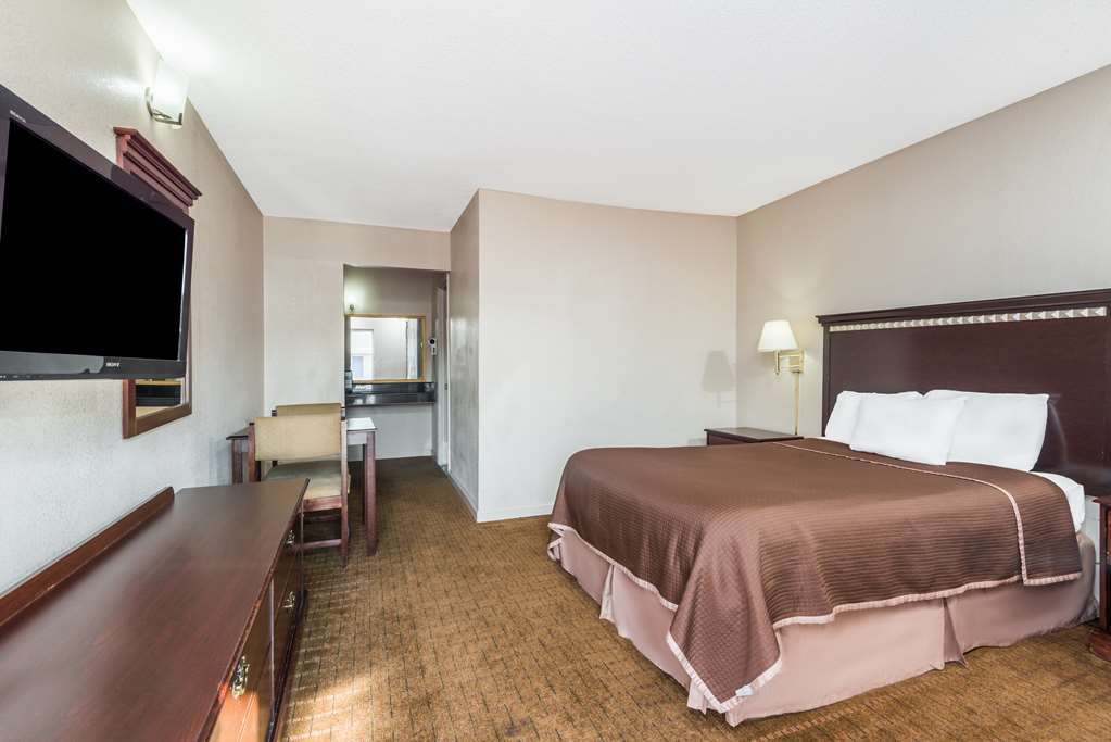 Howard Johnson By Wyndham Springfield Room photo